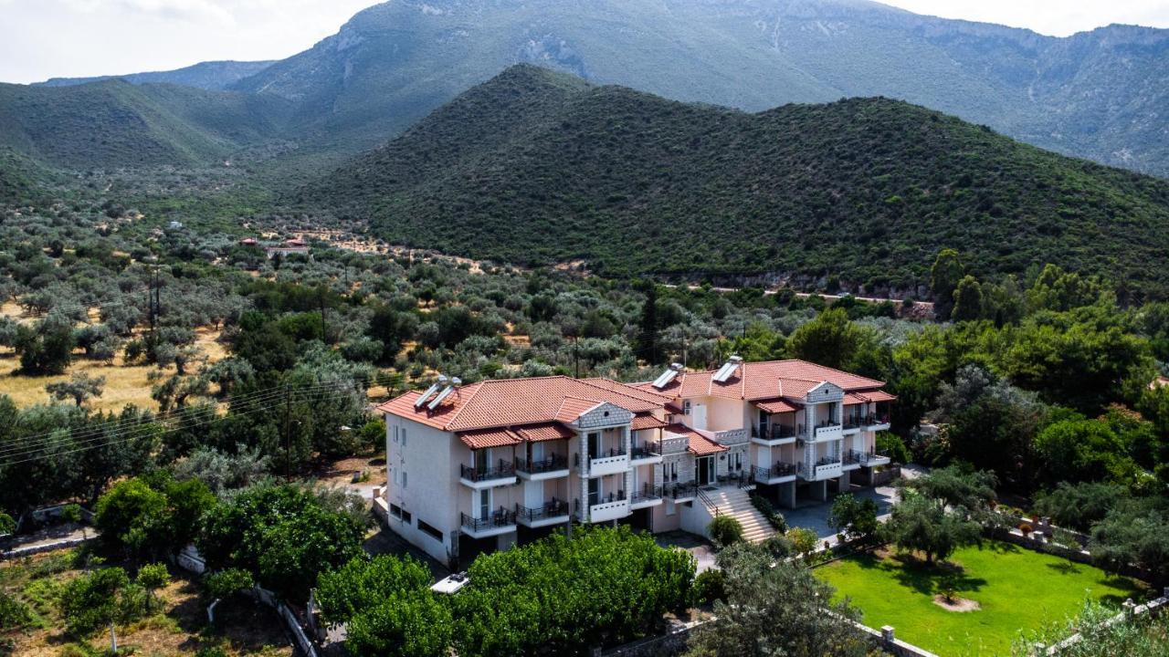 Manto Studios Tirós Dış mekan fotoğraf
