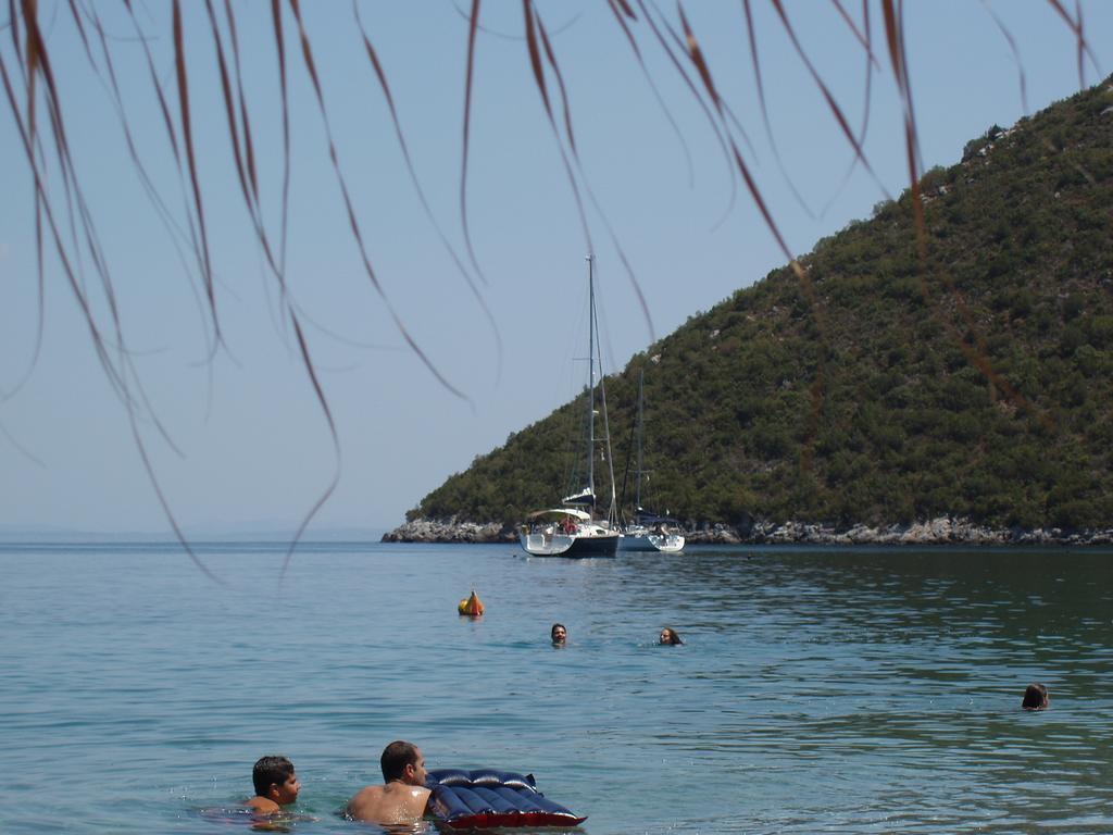 Manto Studios Tirós Dış mekan fotoğraf