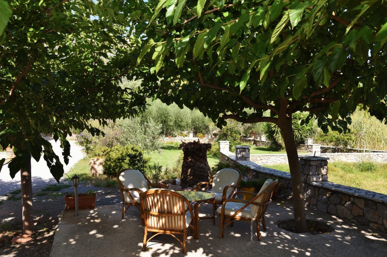 Manto Studios Tirós Dış mekan fotoğraf